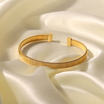 The Roma Ribbed Cuff